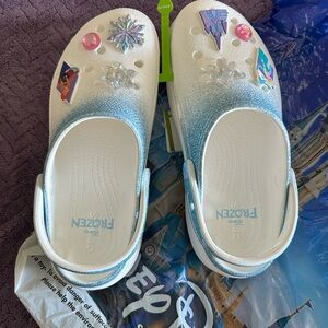 Crocs 2024 Disney Parks Frozen Elsa And Ann Clogs (size 9 women’s)